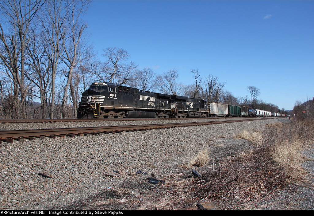 NS 4043 takes train 11K West